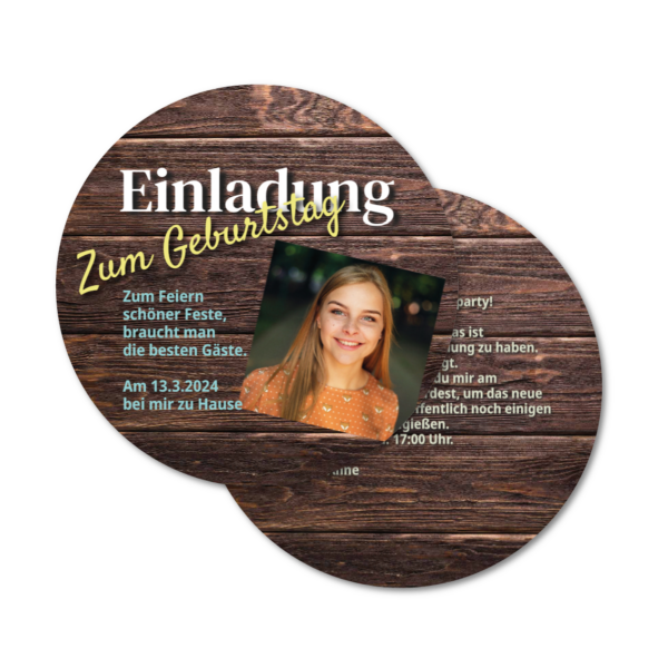 Einladung mit Holzhintergrund